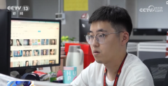 一些专业门槛相对不高的新正在不竭催生